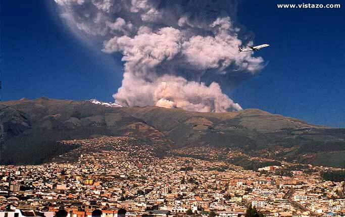 The ash cloud during the eruption in 1990